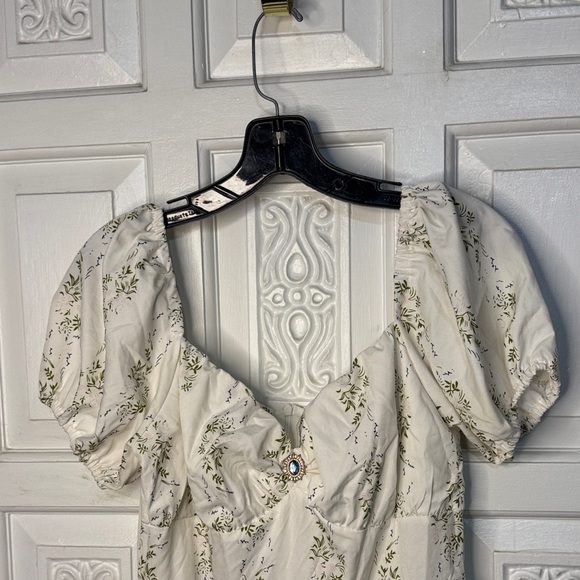 Elegant Floral Royal Princess Jeweled White  Dress Size Medium - Picture 4 of 16